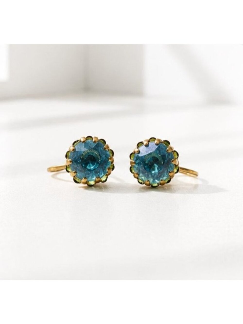 Vintage Screw-Back Earrings With Blue Glass Stones & Gold-Tone Setting Elegant R